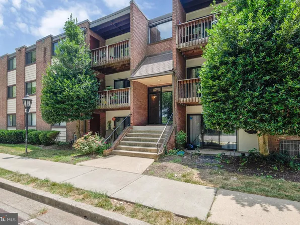 10725 West Dr APT 303, Fairfax, VA 22030