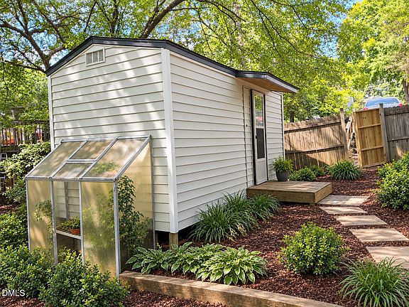 5th image of 708 Dawnwood Ct