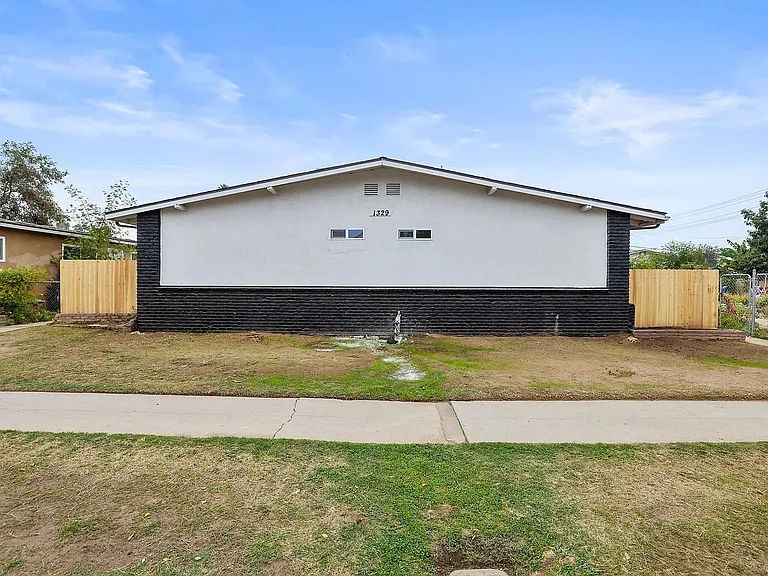 1329 E San Ramon Ave — Photo 3