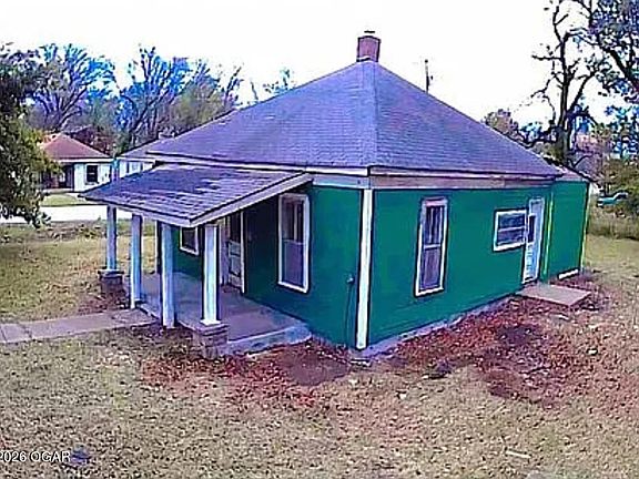 2nd image of 939 Wyandotte Ave