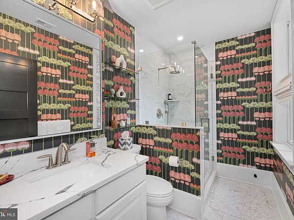 5th image of 1305 30th St NW #106