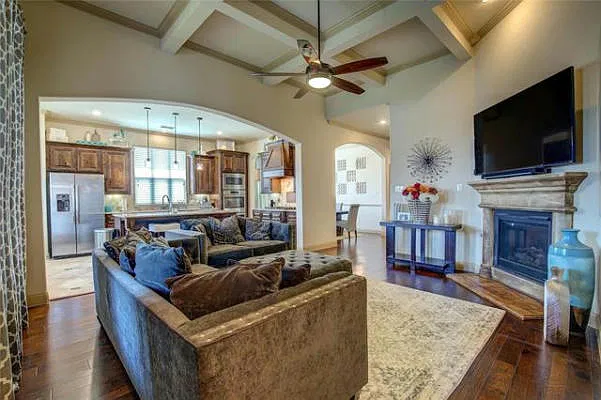 3 bed, 2331 sqft, $2,950 — Photo 4