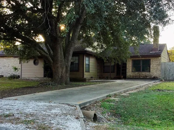 3706 College St, Damon, TX 77430