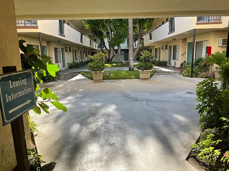 Stone Gate Apartments — Photo 4