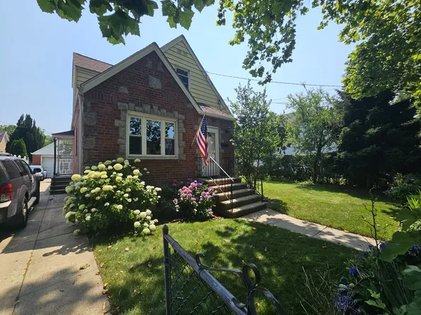 6511 166th St, Fresh Meadows, NY 11365