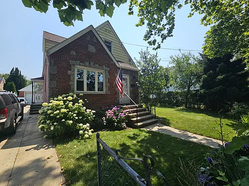 6511 166th St Photo 1