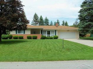 1476 Sheffield Dr, Saginaw, MI 48638