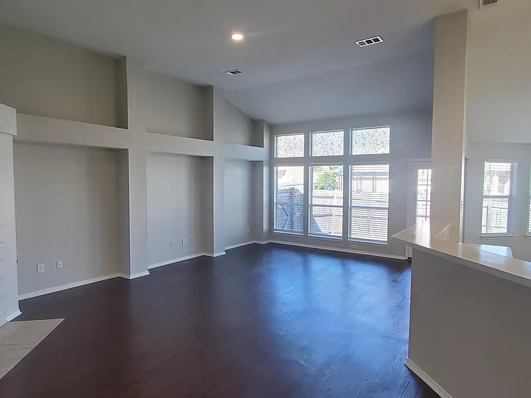 132 Brookshore Dr — Photo 3