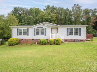 2224 Sterling Ridge Dr, Newton, NC 28658