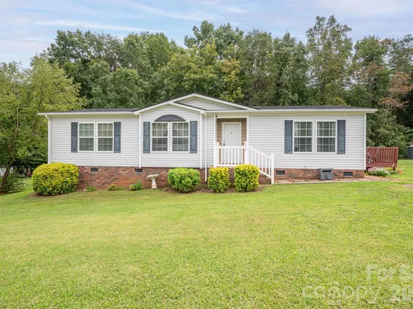 2224 Sterling Ridge Dr, Newton, NC 28658