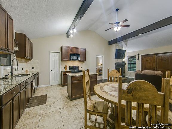 4th image of 1824 Medina Cir