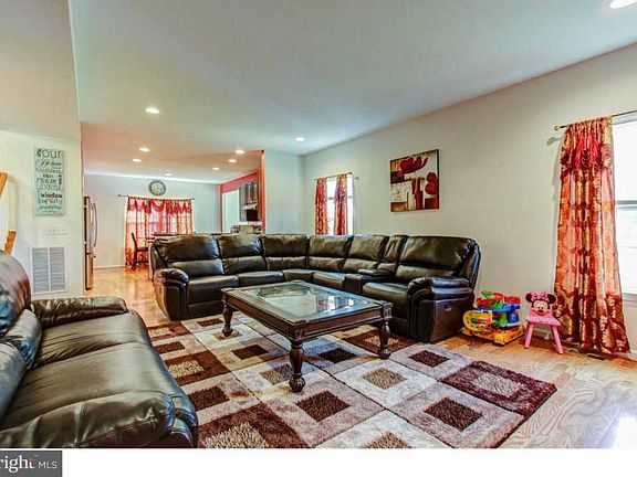 5th image of 1099 Huntington Rd