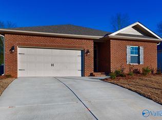 121 Branton Ct, New Market, AL 35761