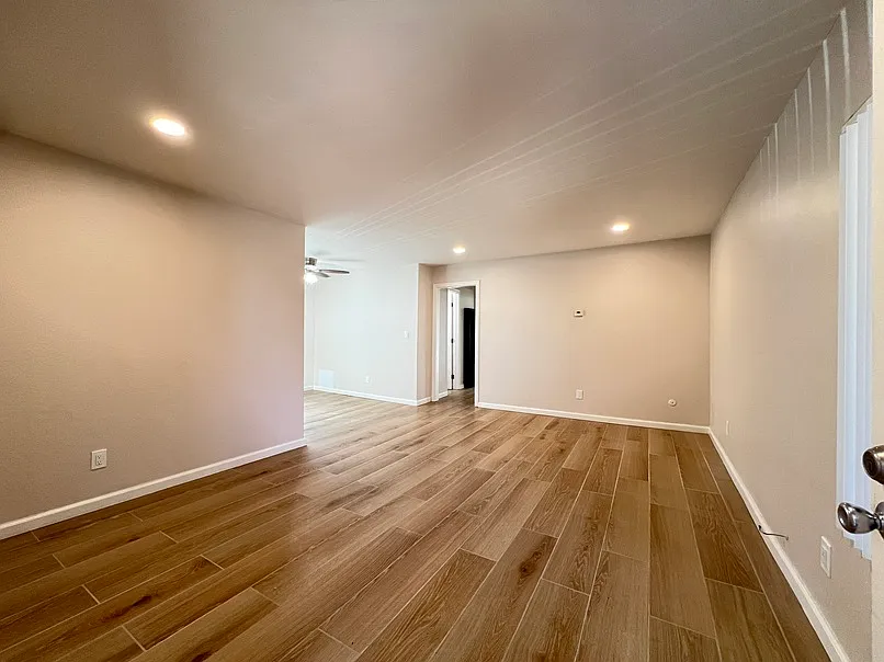 2 bed, 850 sqft, $2,495 — Photo 3