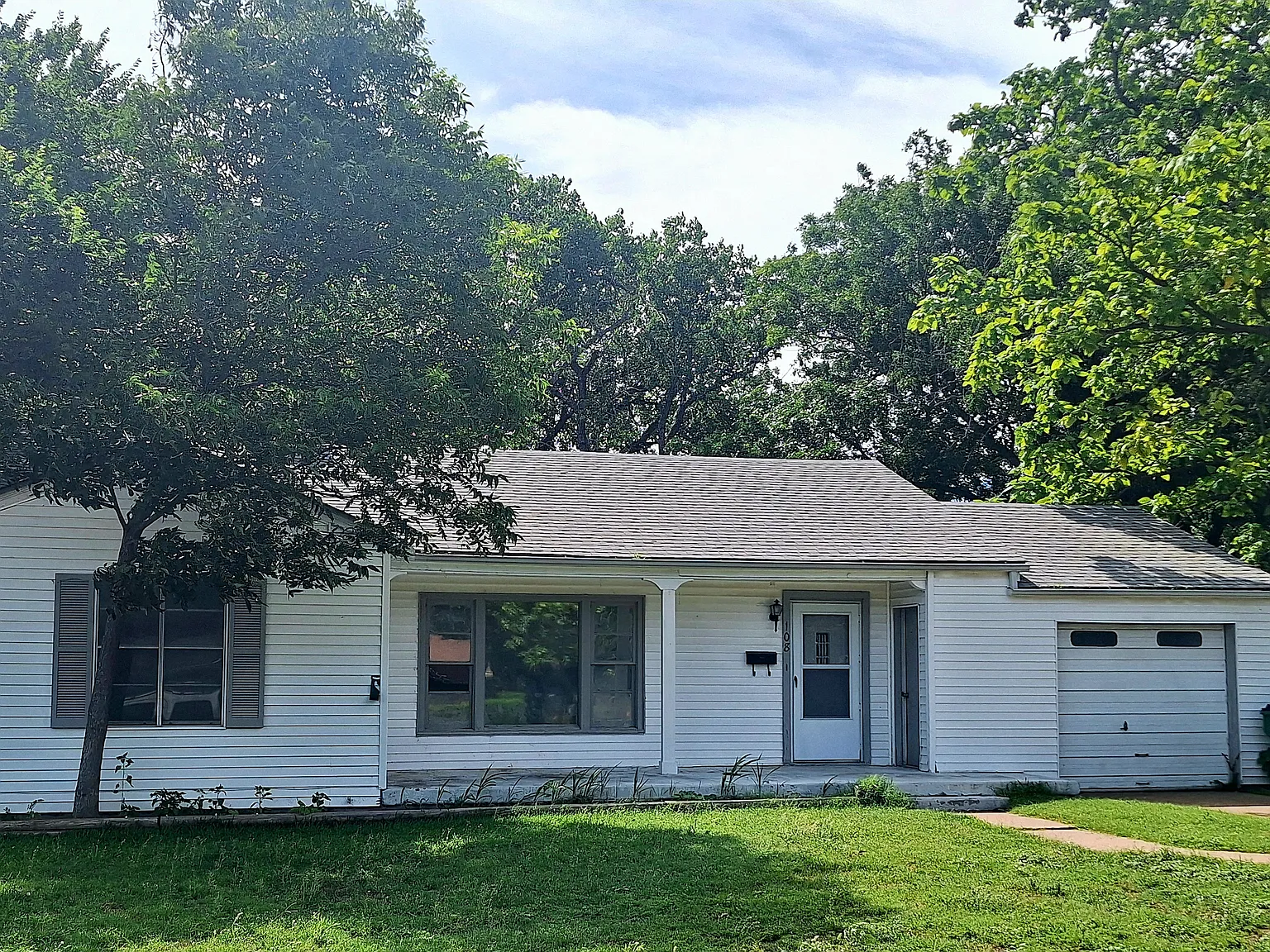3 bed, 1726 sqft, $2,000 — Photo 1