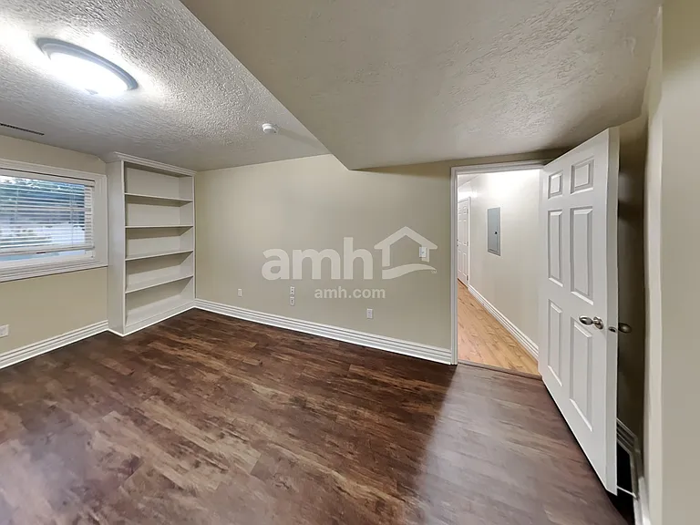 1015 W Westbury Ct — Photo 14