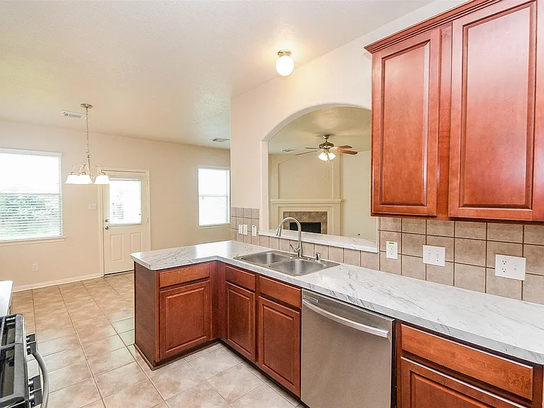 13111 Rippling Creek Ln — Photo 34