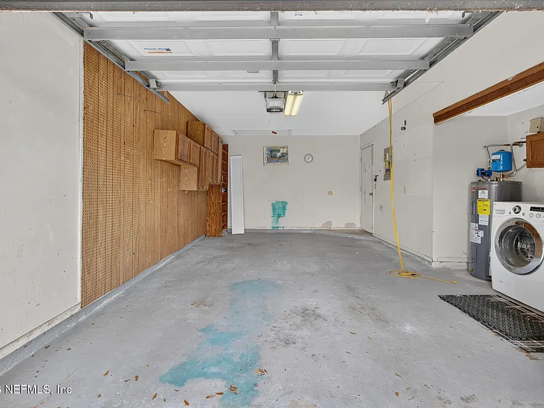838 Lawnwood Ave NE — Photo 37