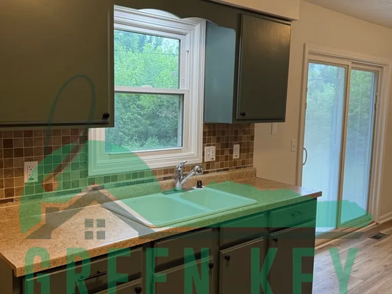 6866 Maple Heights Dr — Photo 3