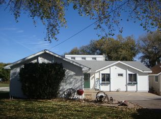 2 Merriweather Dr, Johnson Lake, NE 68937