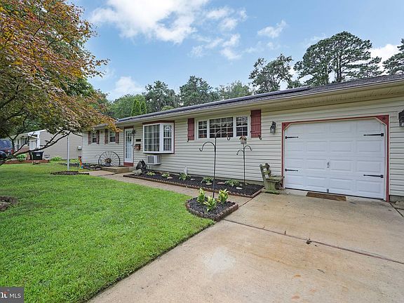 2nd image of 1209 Cedar Dr