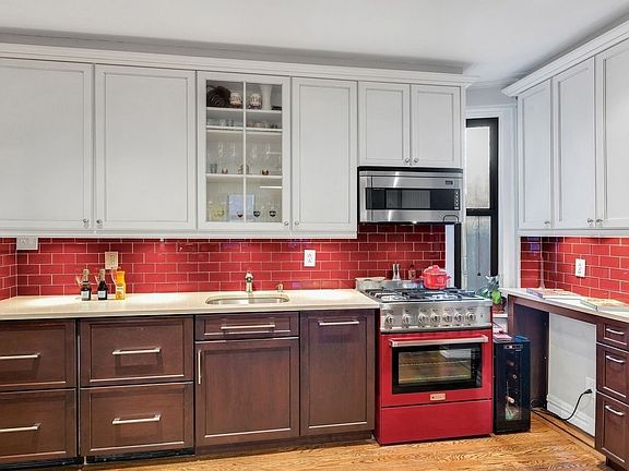 3rd image of 350 E 77th St APT 4-D