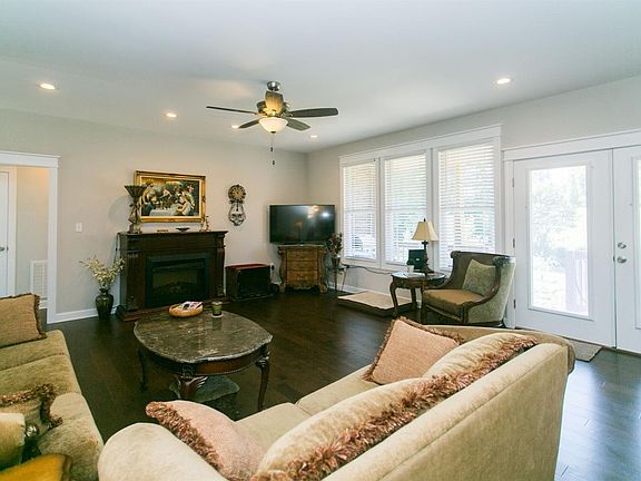 5th image of 1212 Shasta Ln