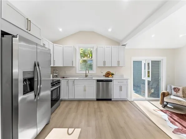 132 Greenville Rd, North Smithfield, RI 02896