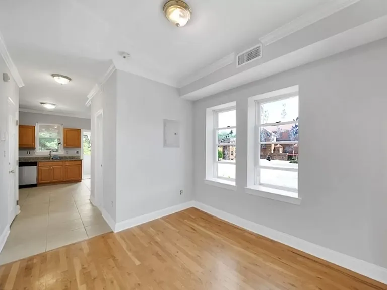 The Regis at 95 Pine — Photo 6