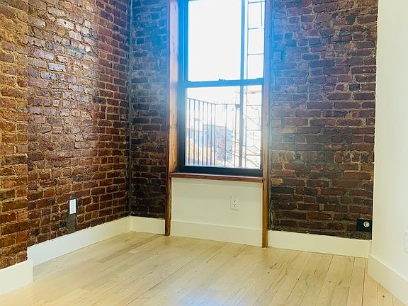 3rd image of 556 Evergreen Ave #2F