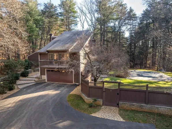 57 Green Ln, Sherborn, MA 01770