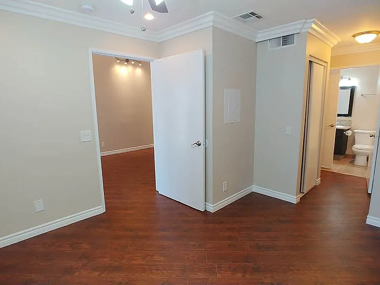 Villa De Adel Apts — Photo 203