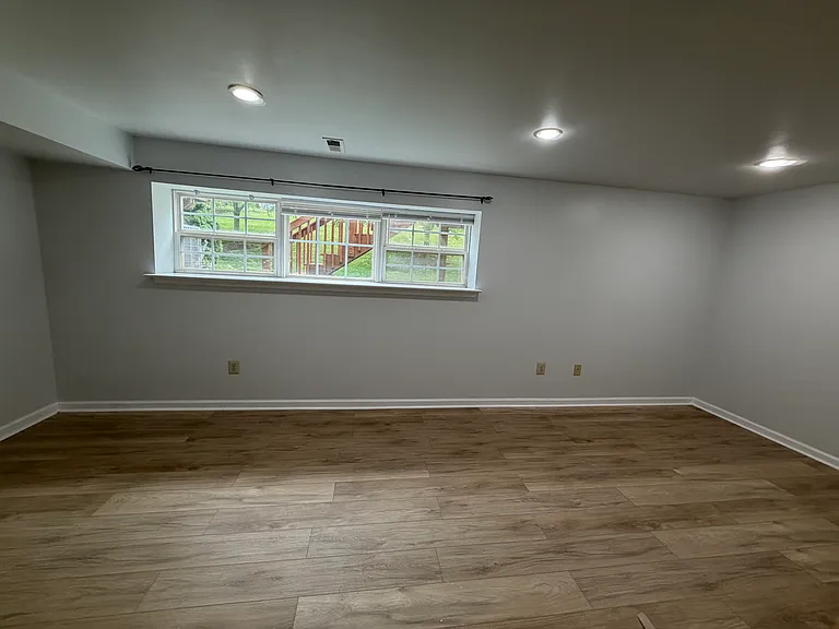 323 Glenn Rose Cir — Photo 25