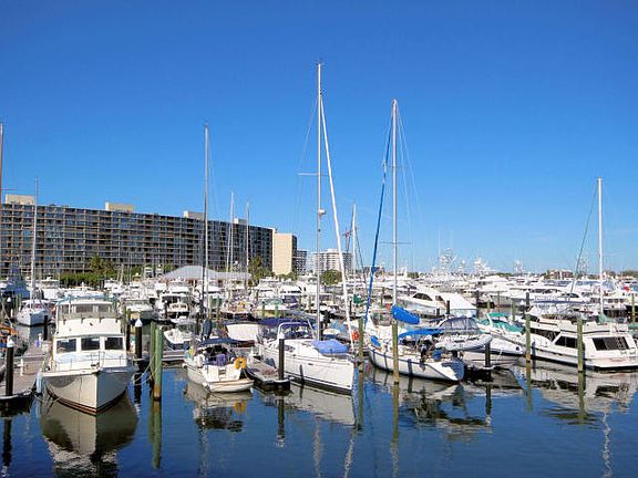 3rd image of 126 Lakeshore Dr #6270