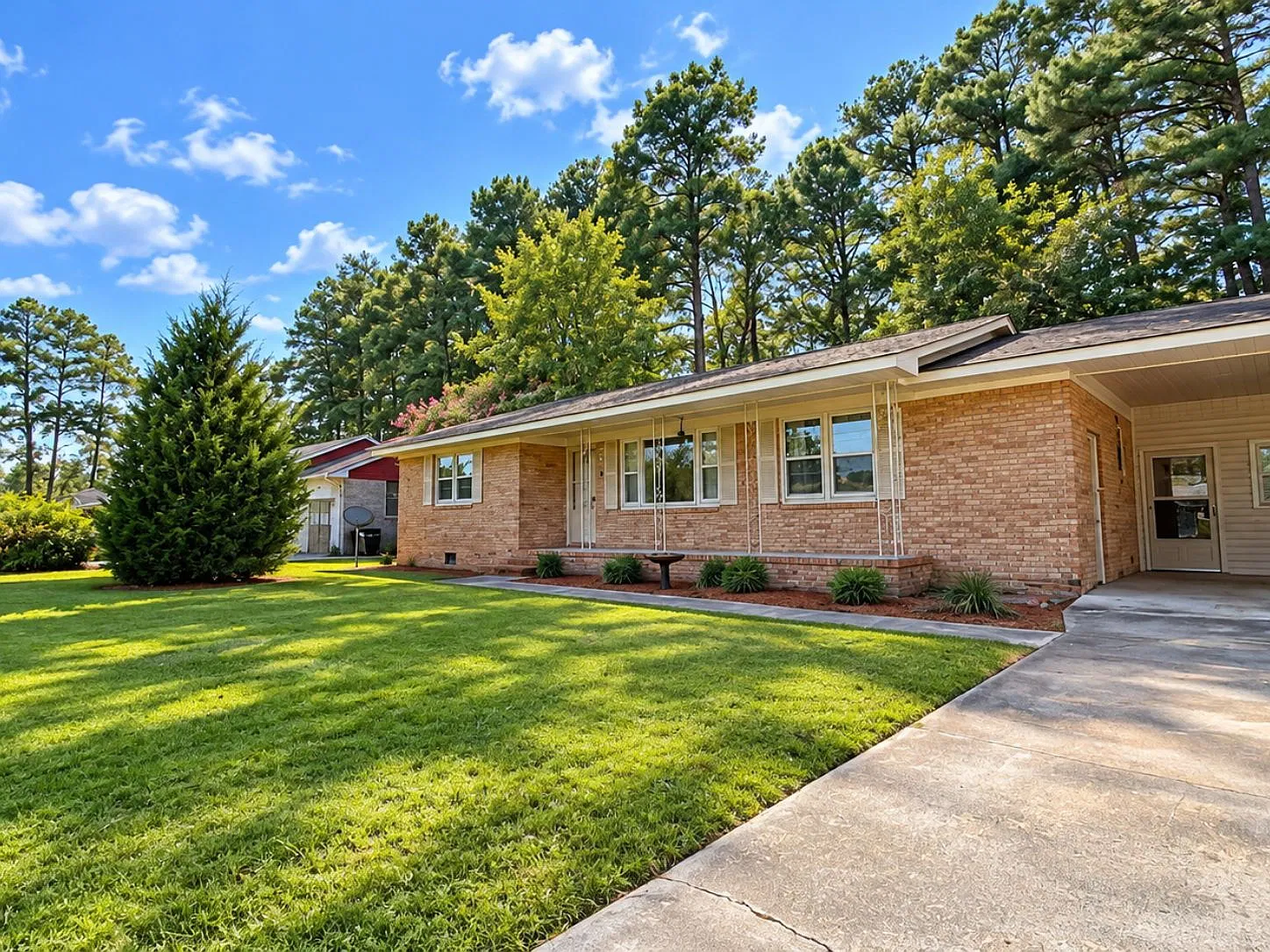 3 bed, 2.0 bath, 1501 sqft, $1,500 — Photo 2