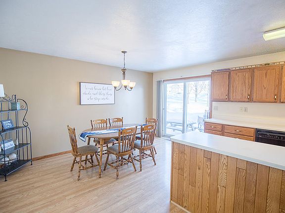 5th image of 2821 Center Lake Dr