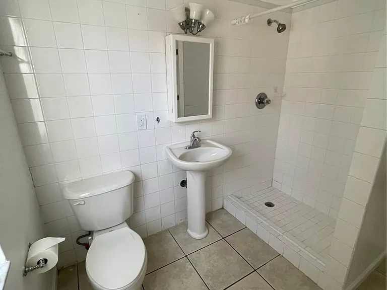 SW 45th St — Photo 3
