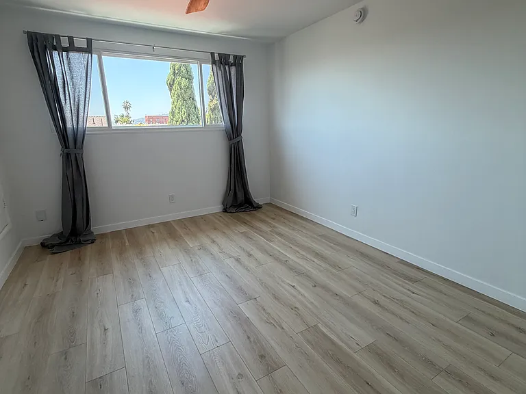 1161 N Hobart Blvd — Photo 15