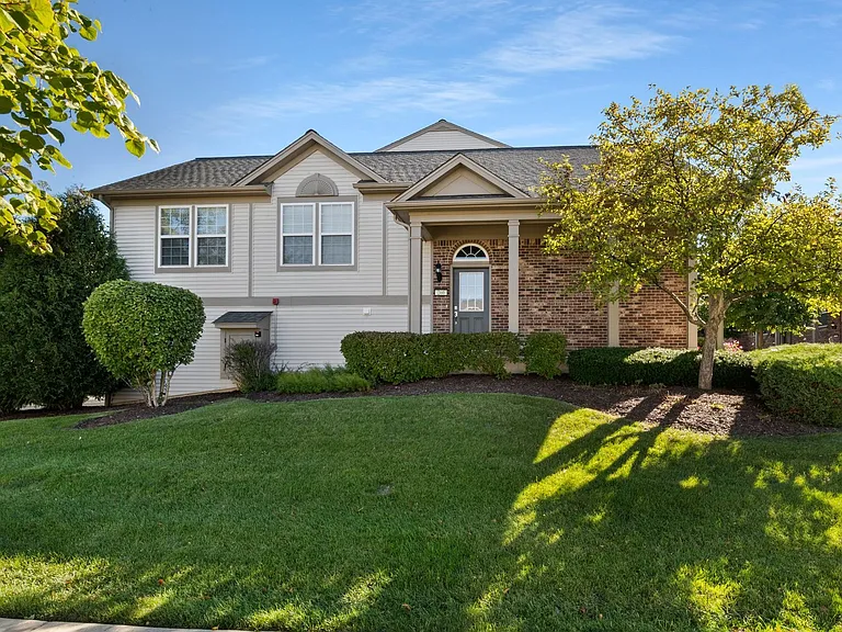 260 Devoe Dr — Photo 1