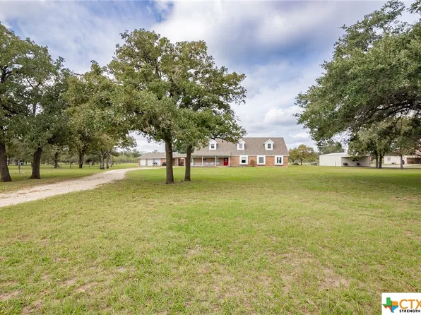 130 Antlers Ln, Victoria, TX 77905