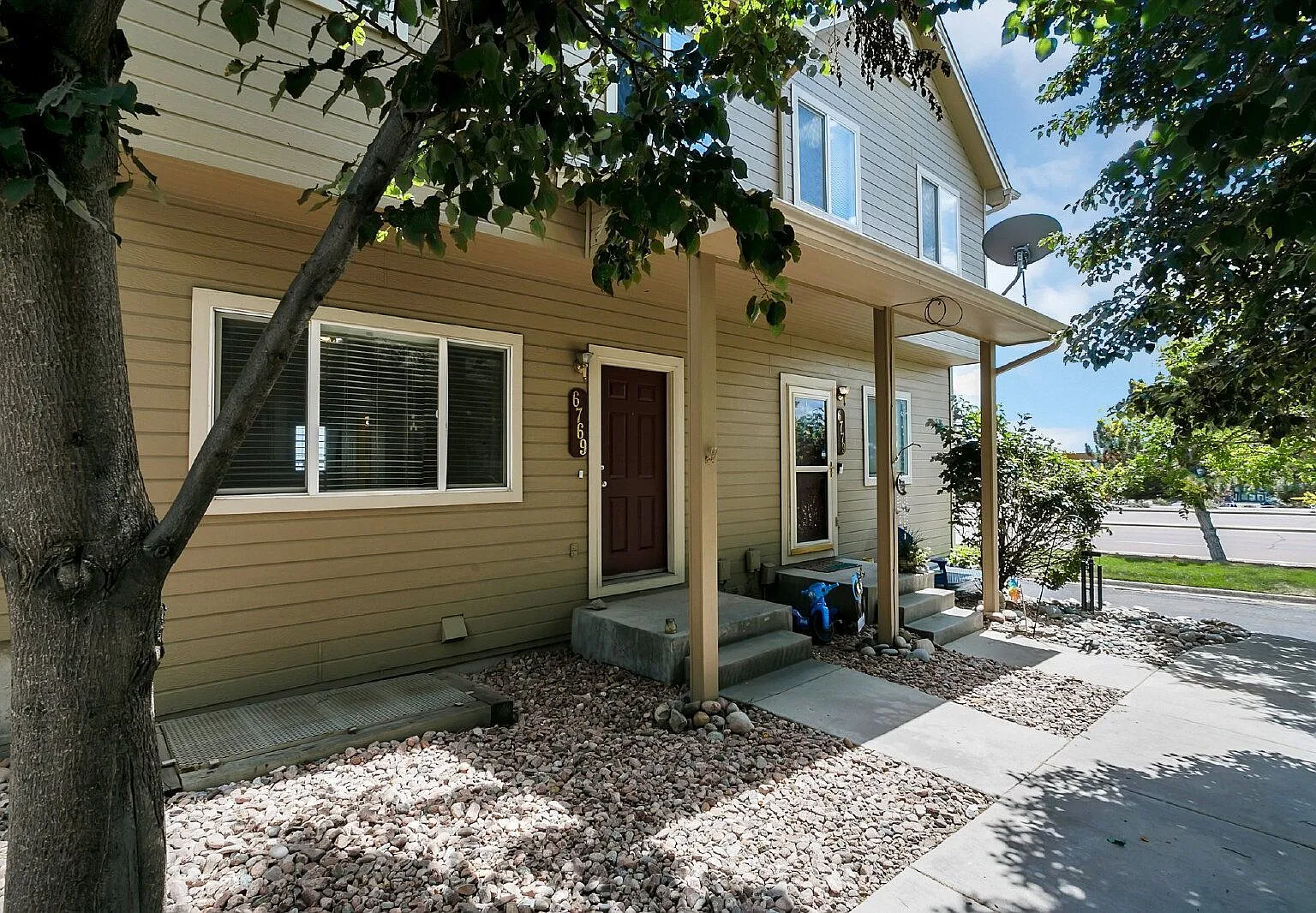2 bed, 2.5 bath, 1764 sqft, $1,800 — Photo 2