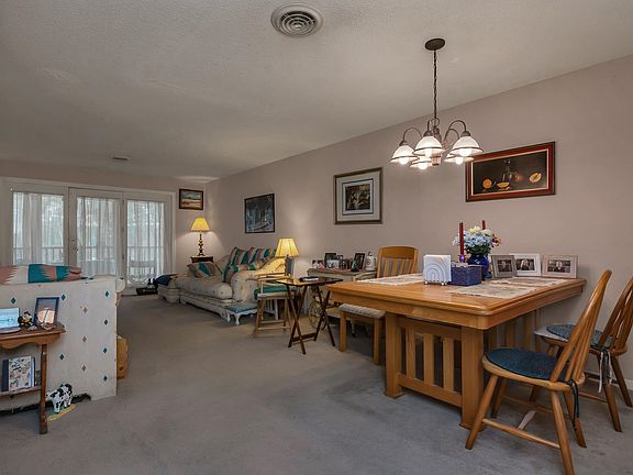 5th image of 6 Mayfair Lane #207