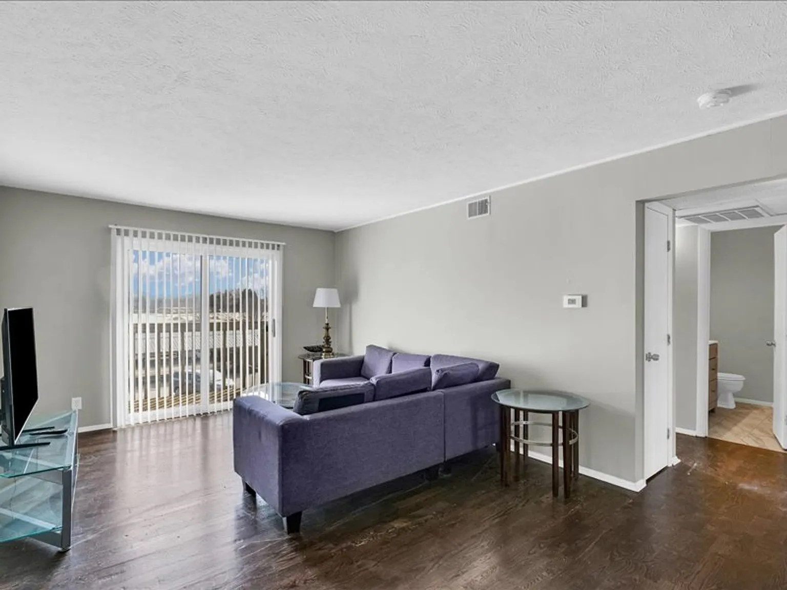 8 Ross — Photo 4
