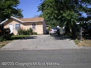 1st image of 806 S Yakima Ave