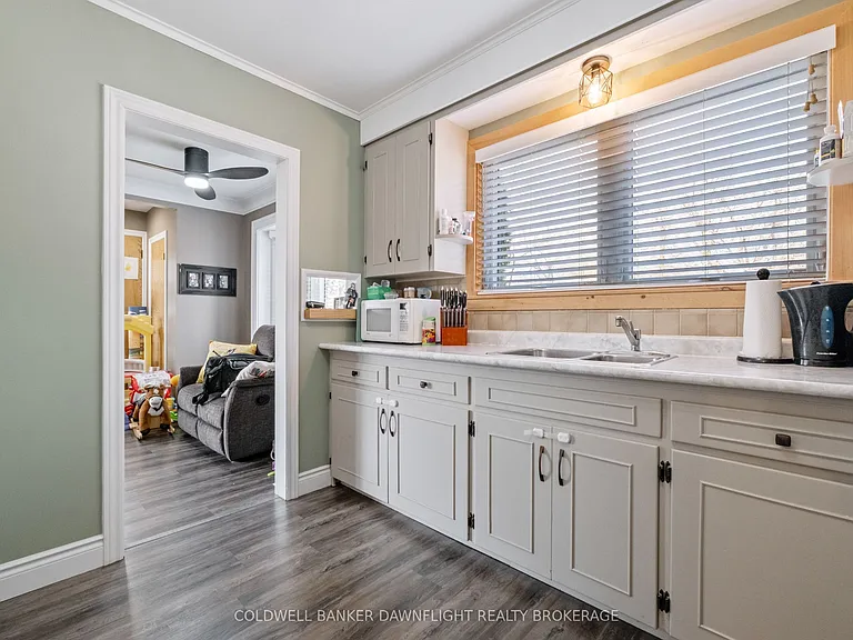 105 Wellington St W — Photo 12