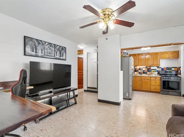 1514 Dillingham Blvd APT 110, Honolulu, HI 96817