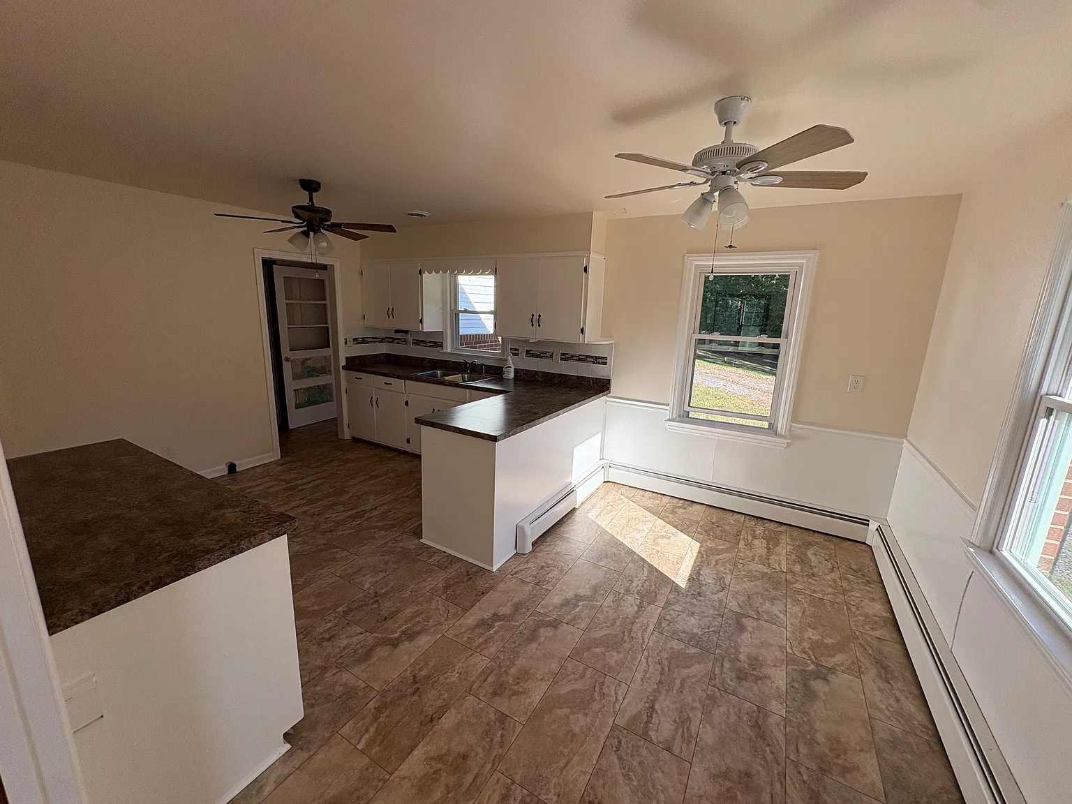 2 bed, 1100 sqft, $1,350 — Photo 4