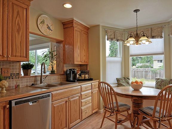 4th image of 15705 Interlake Ave N