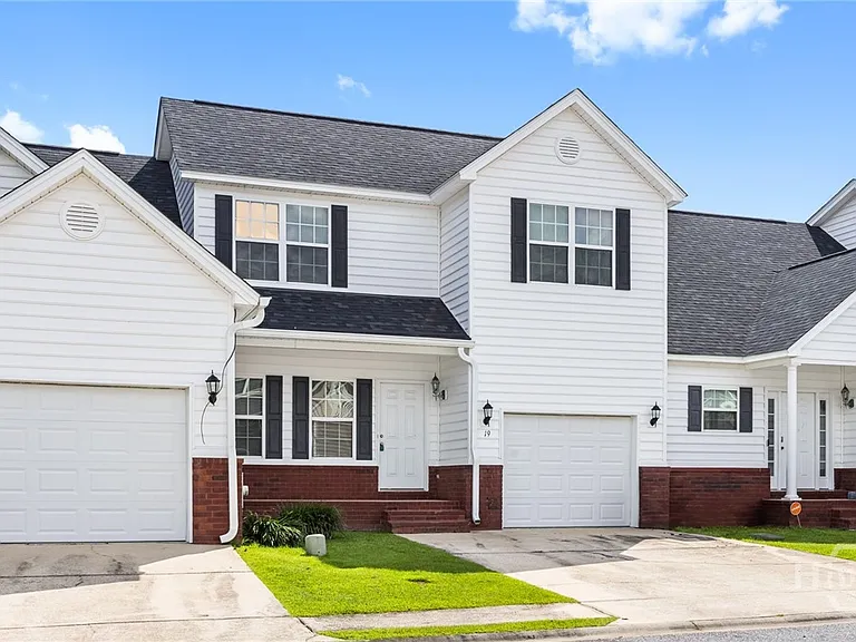 19 Cypress Ln — Photo 2