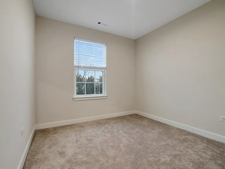 155 Canterbury Way — Photo 17